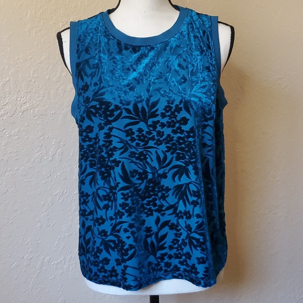 3 for $10 🌼Apt. 9 Top 💙